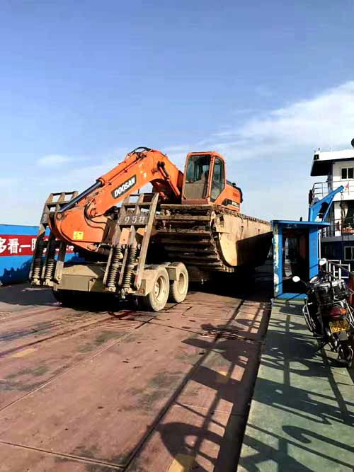 斗山 水上挖掘機(jī)出租改裝商丘浮箱底盤廠家