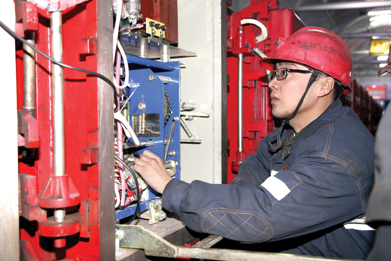 精心耐心鑄就“工匠精神”--記“三晉英才”市級拔尖骨干人才姚武江